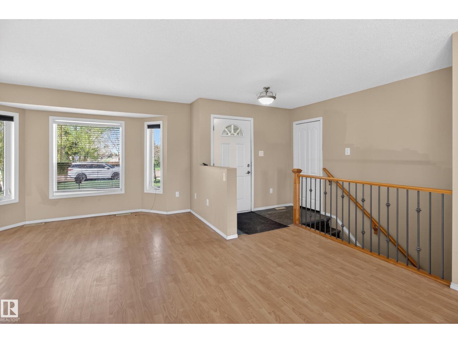 5204 55 Ave - photo 3