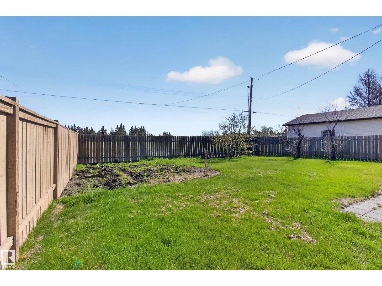 5204 55 Ave — photo 37