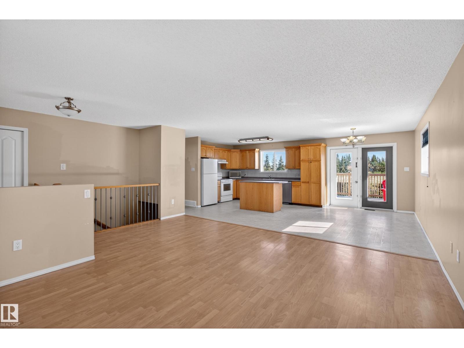 5204 55 Ave — photo 16