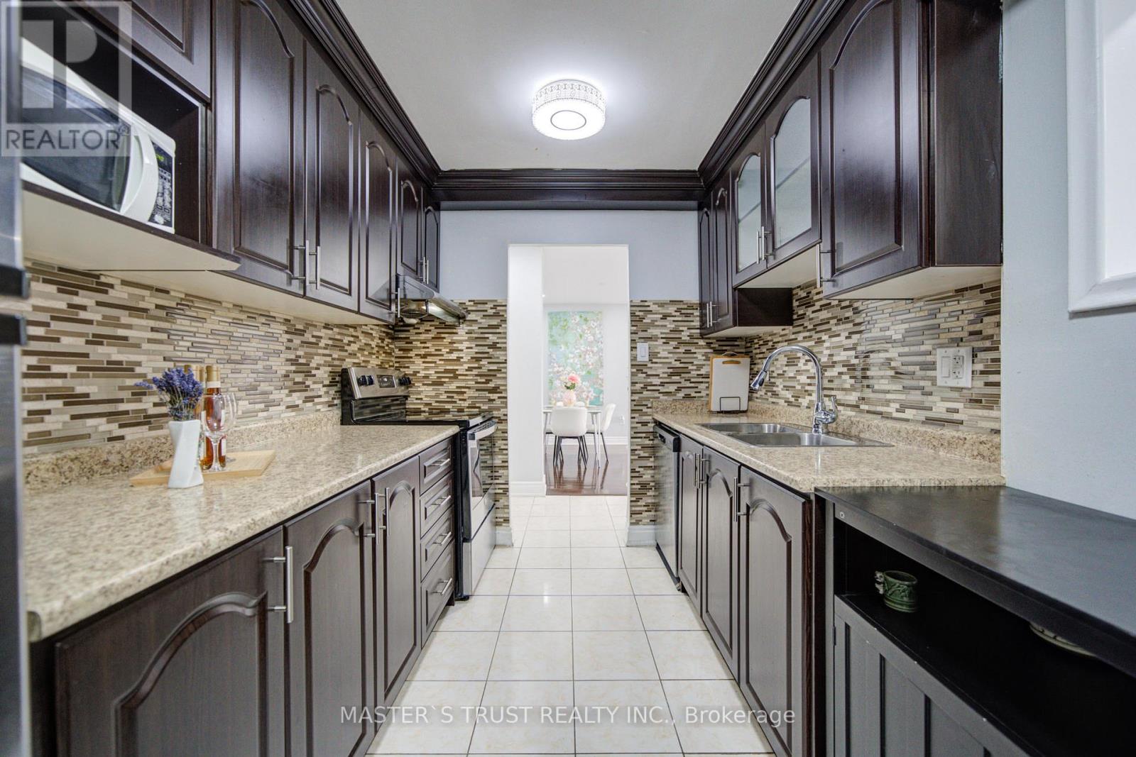 #1906 390 DIXON ROAD - 10