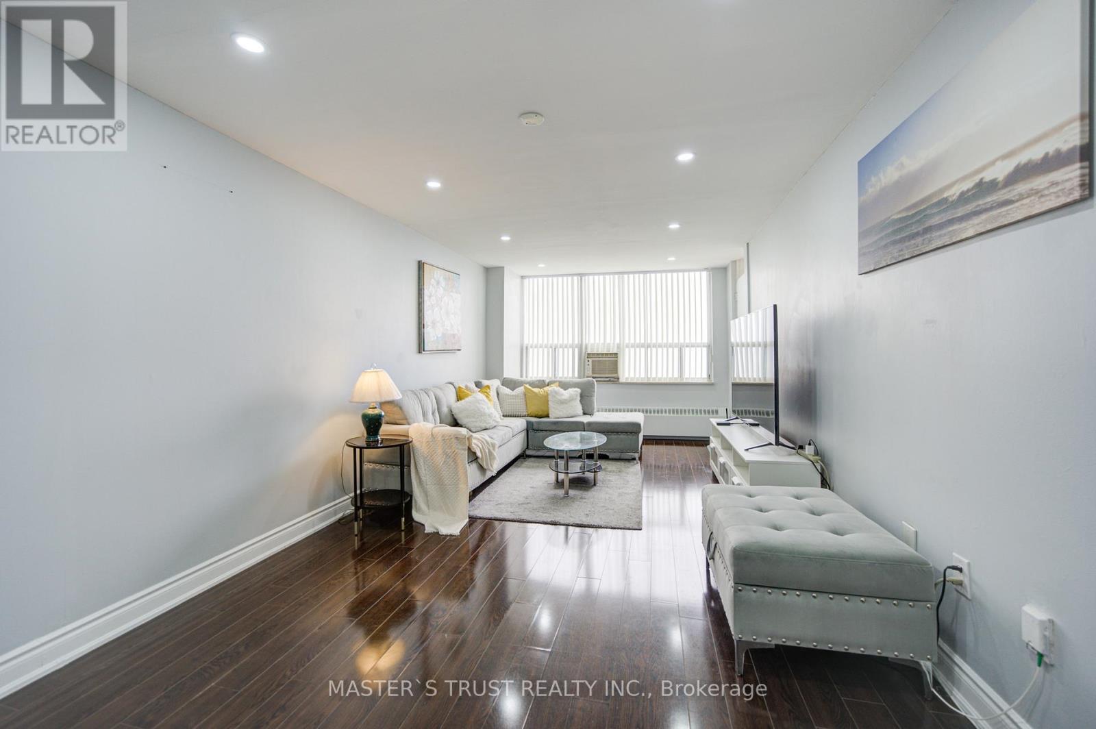 #1906 390 DIXON ROAD - 15