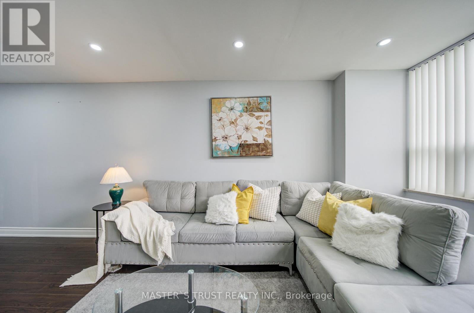 #1906 390 DIXON ROAD - 16