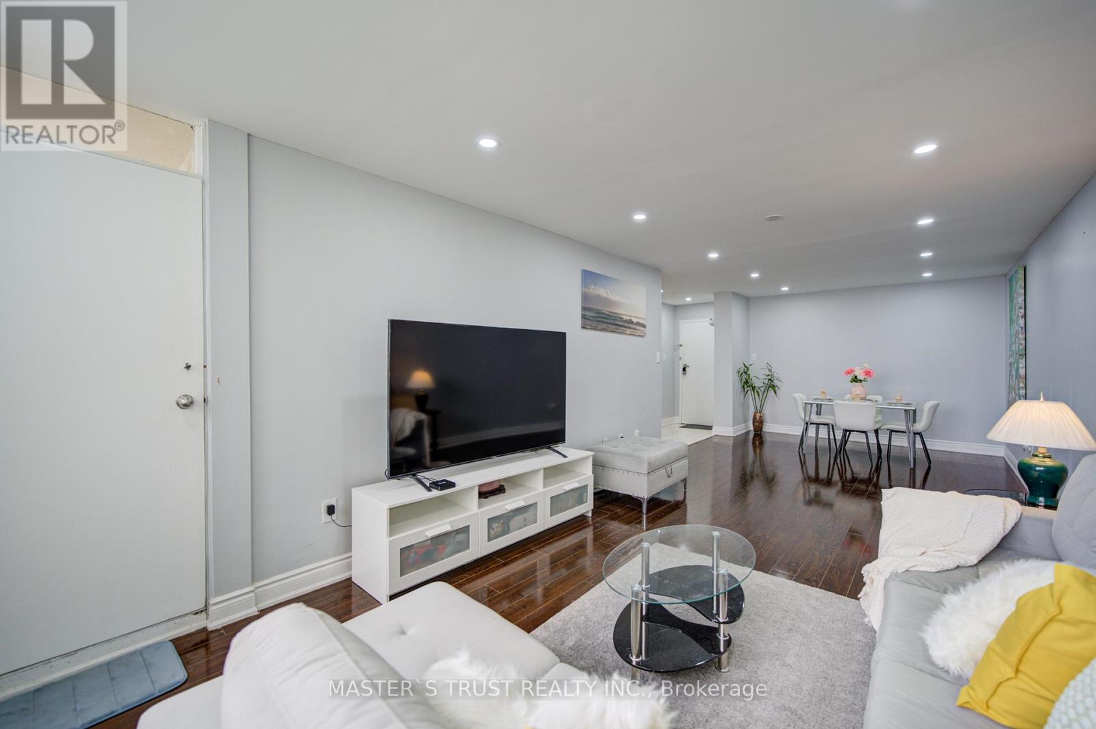 #1906 390 DIXON ROAD - 17