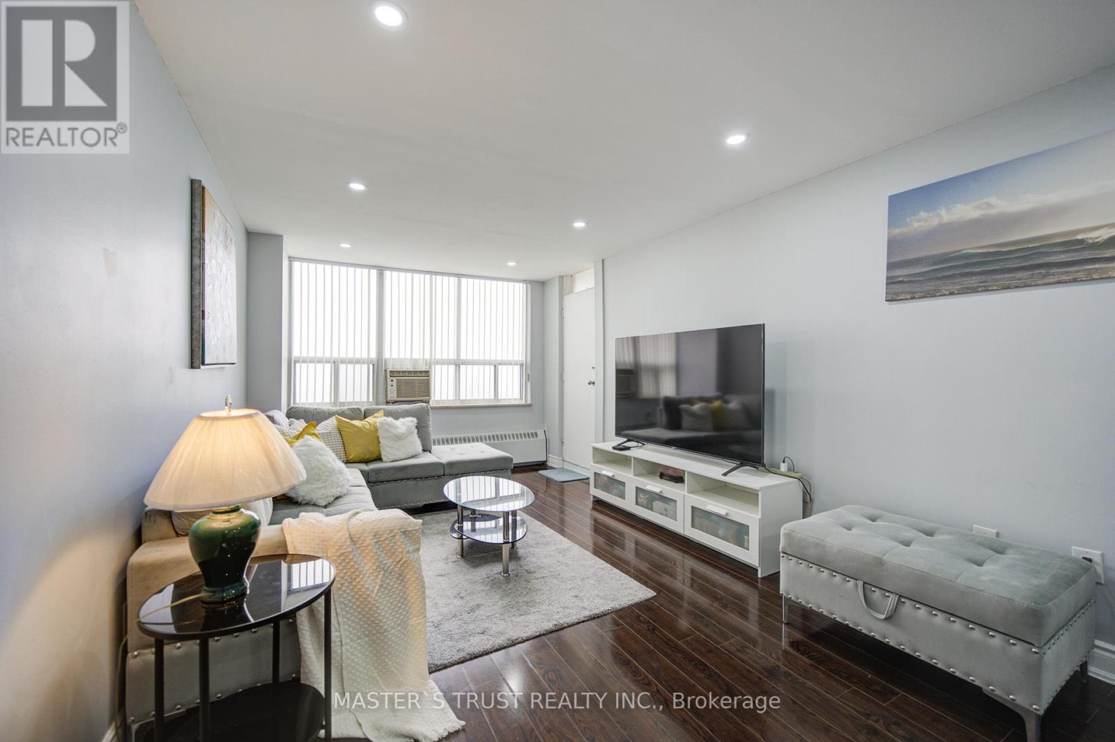 #1906 390 DIXON ROAD - 19