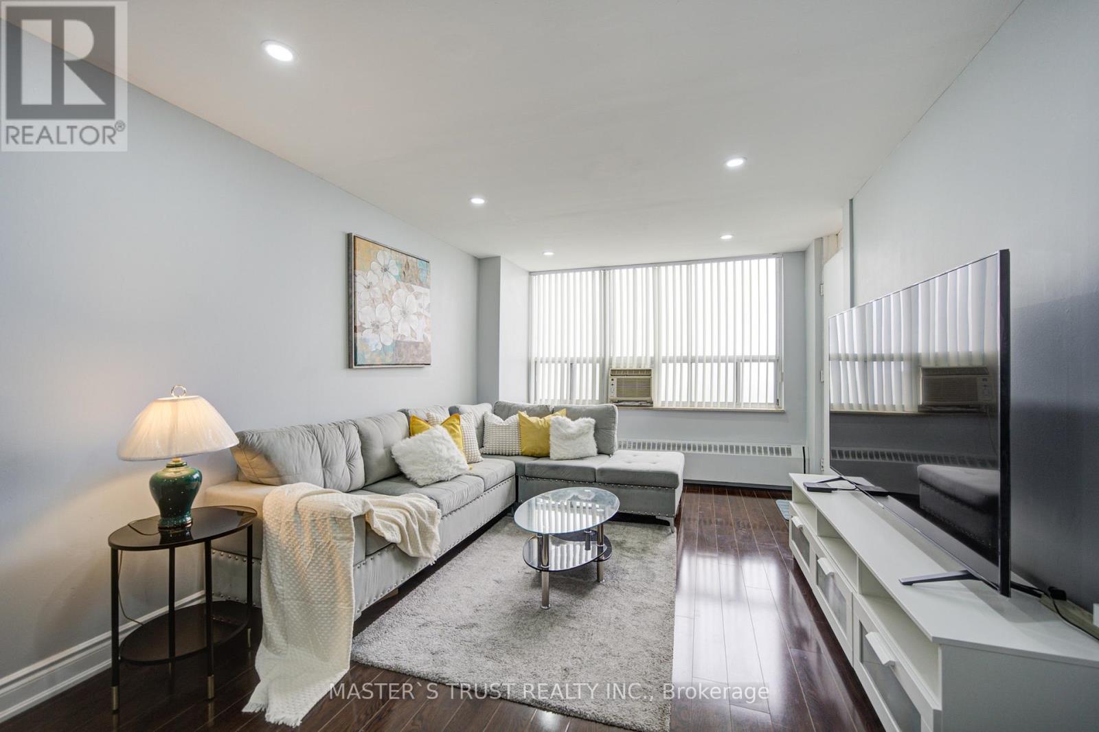 #1906 390 DIXON ROAD - 20