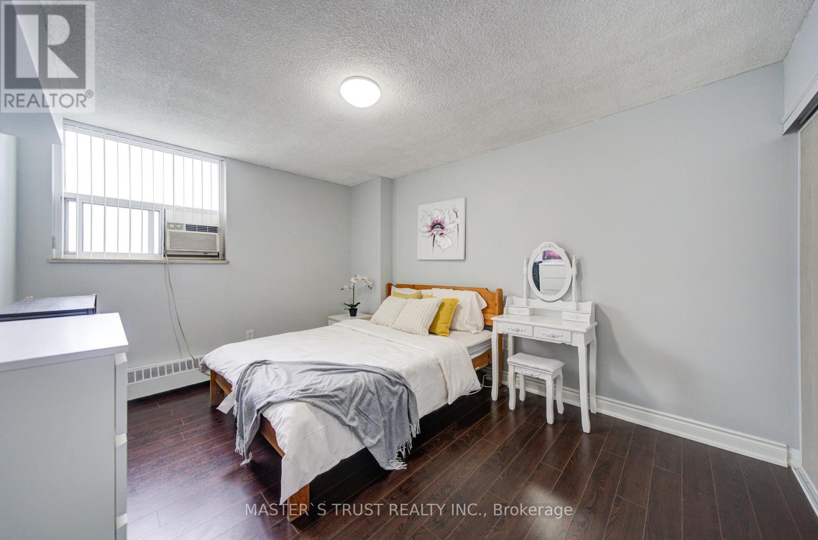 #1906 390 DIXON ROAD - 21