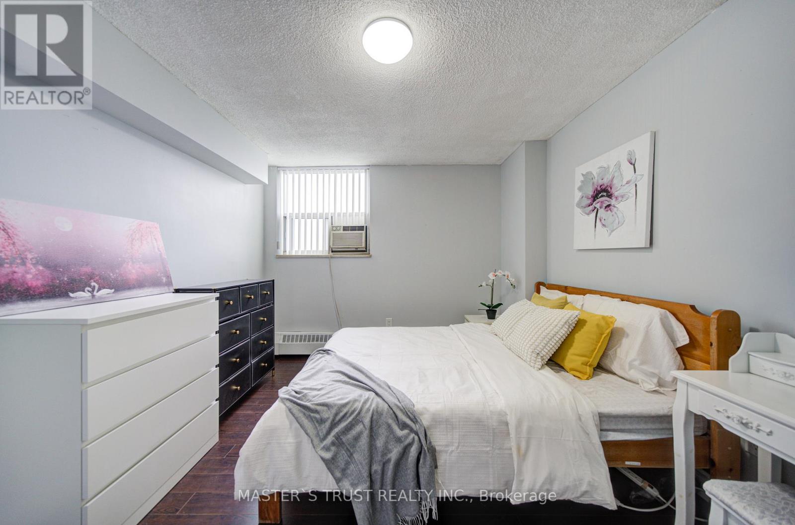 #1906 390 DIXON ROAD - 22