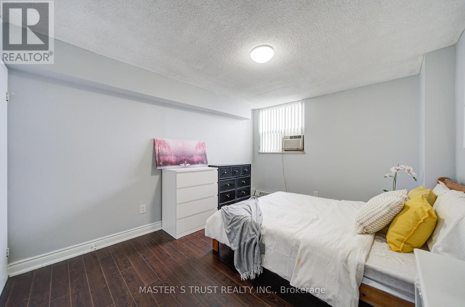 #1906 390 DIXON ROAD - 23