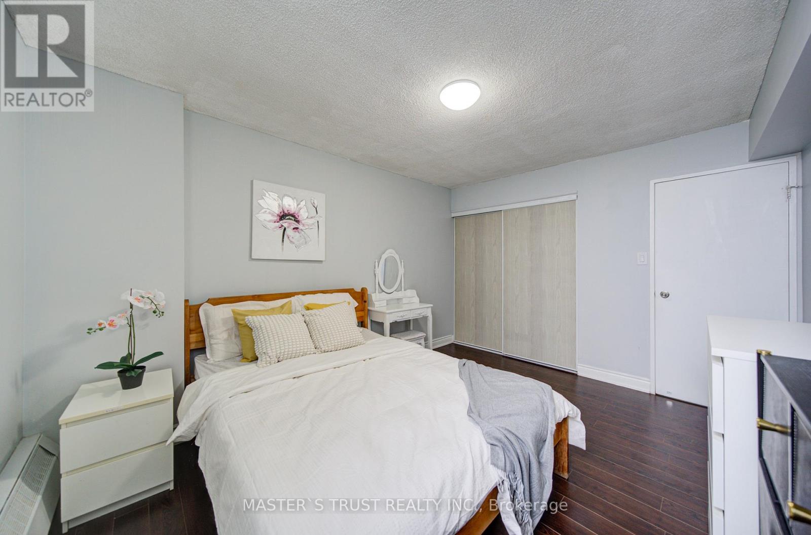 #1906 390 DIXON ROAD - 24