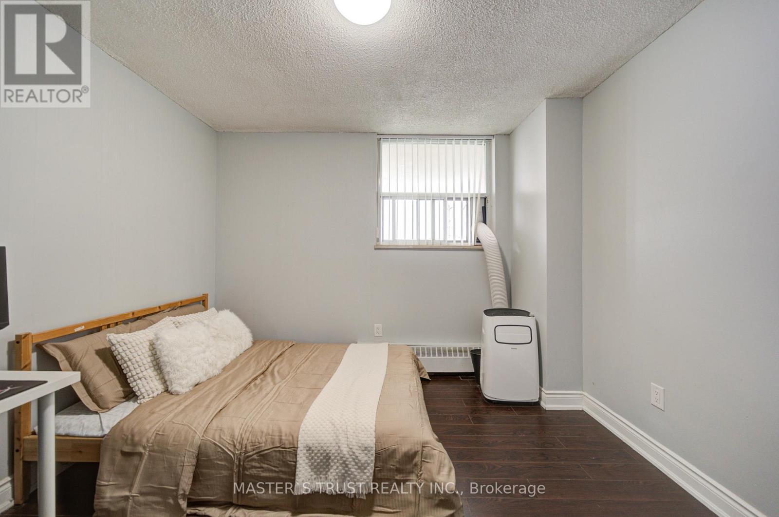 #1906 390 DIXON ROAD - 29