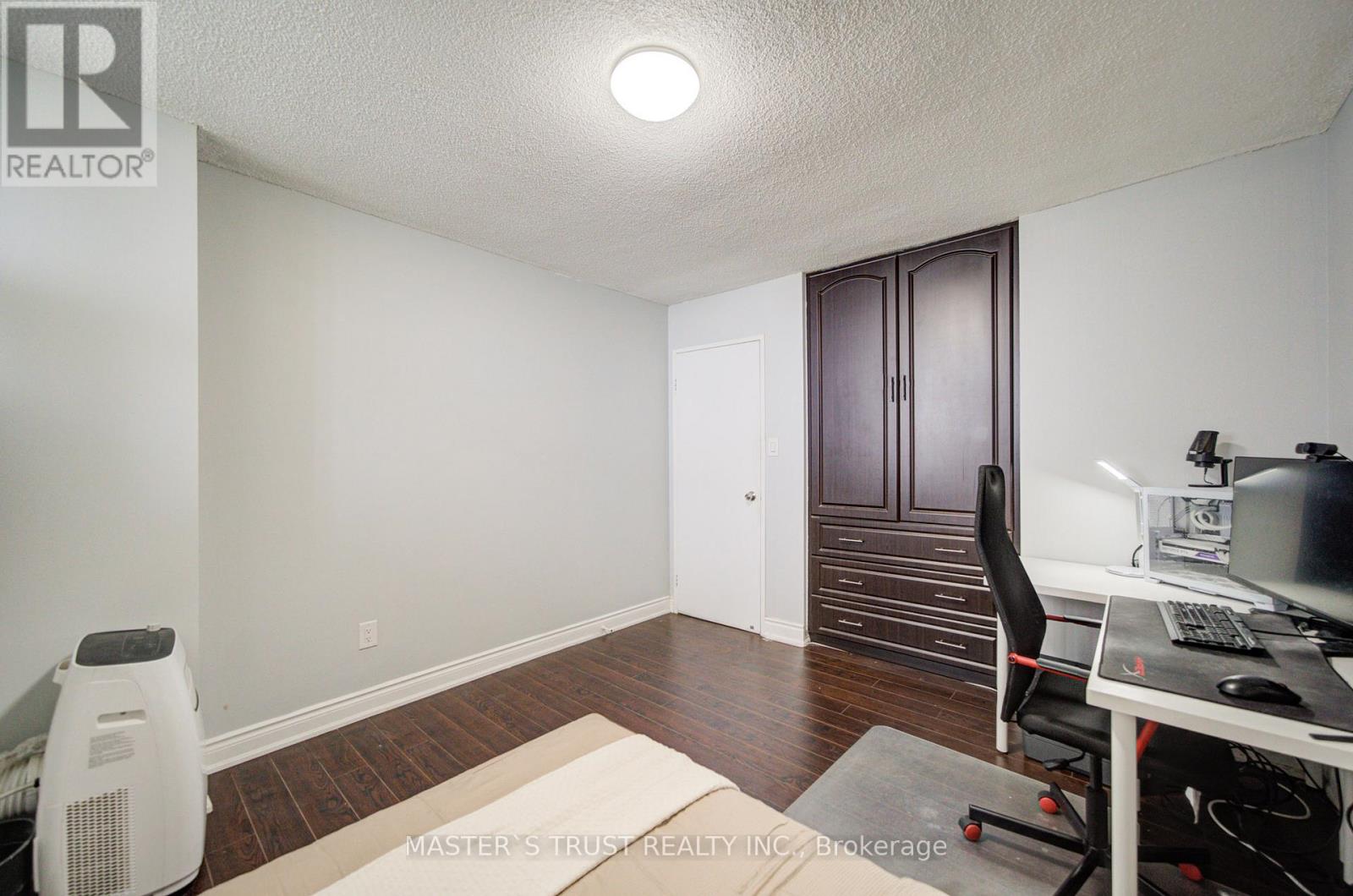 #1906 390 DIXON ROAD - 30