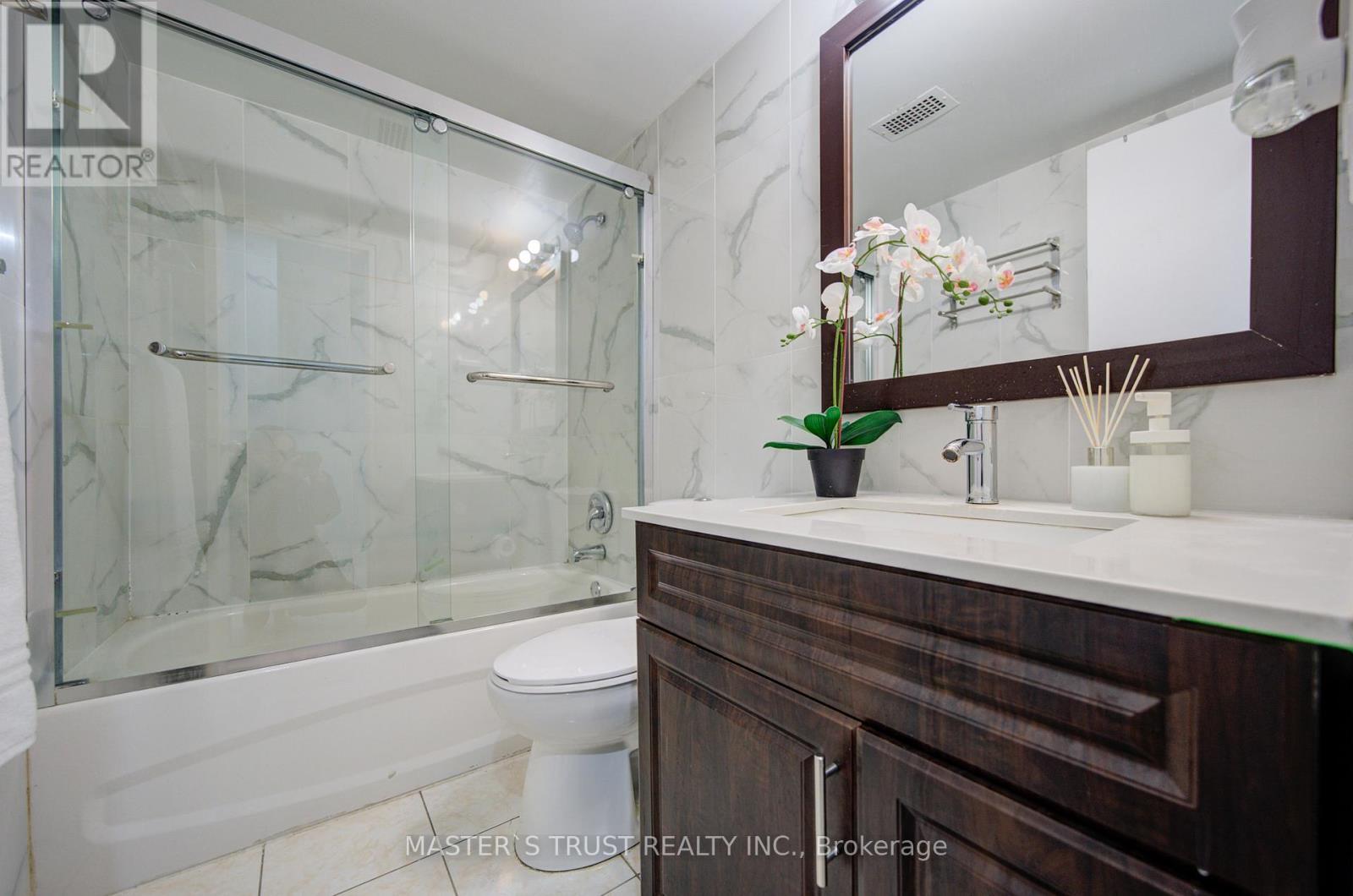 #1906 390 DIXON ROAD - 32