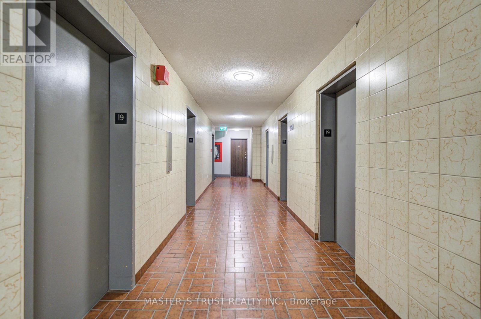 #1906 390 DIXON ROAD - 4