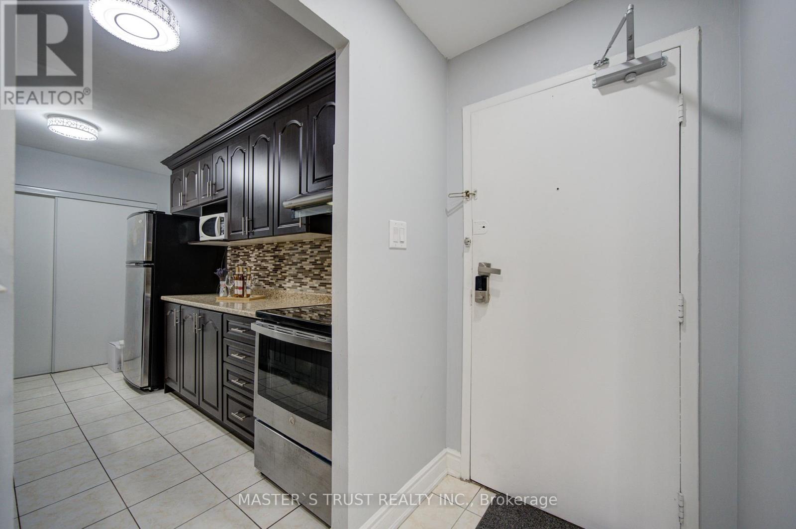 #1906 390 DIXON ROAD - 6