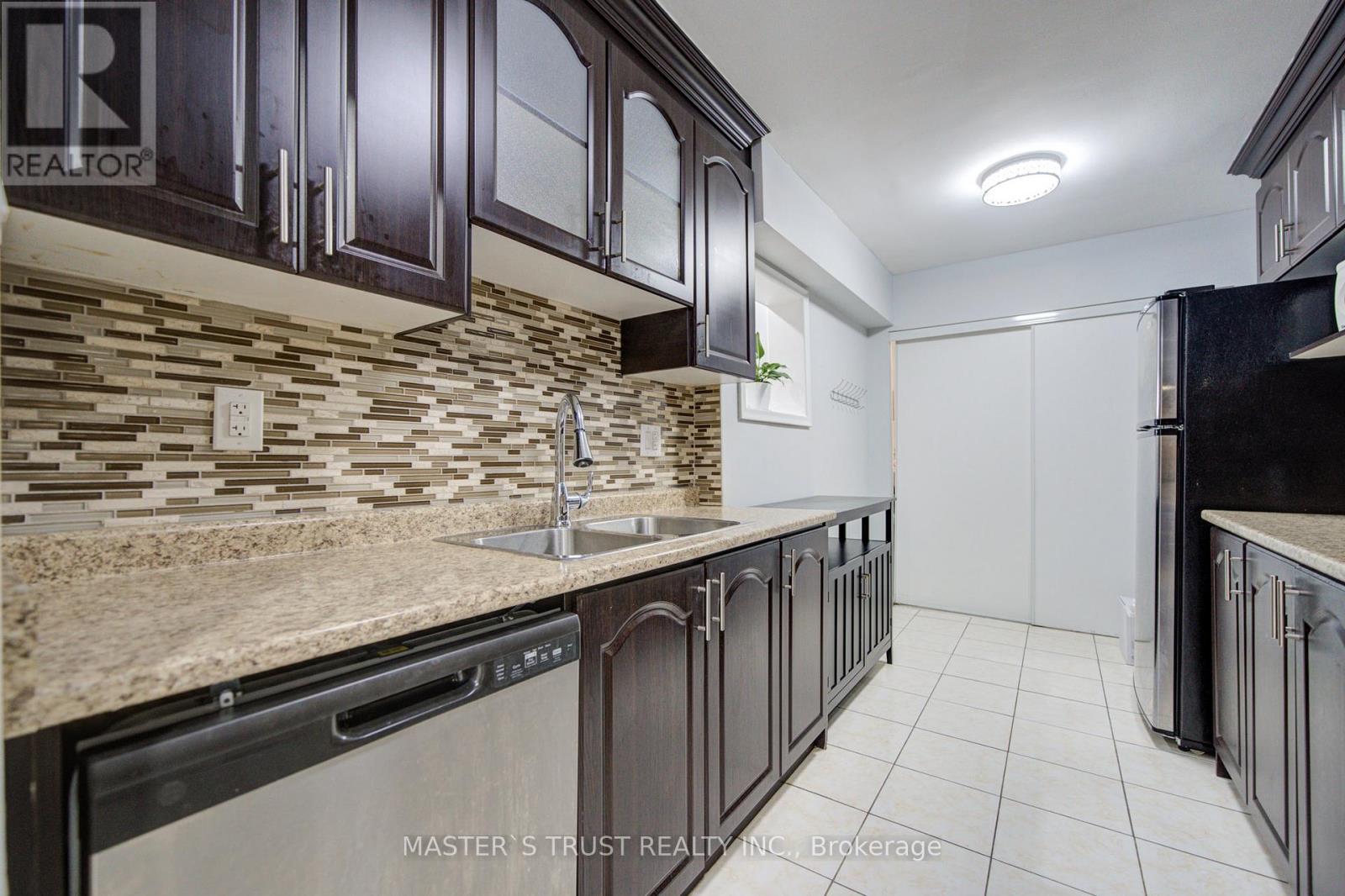 #1906 390 DIXON ROAD - 7