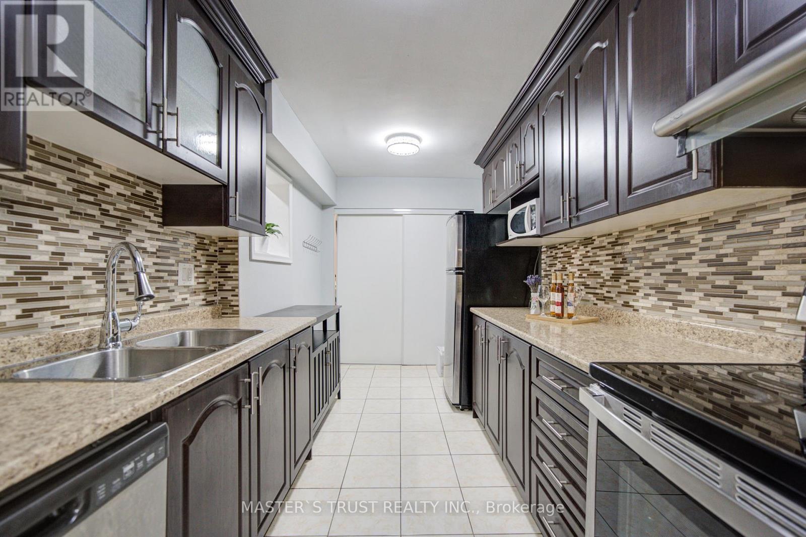 #1906 390 DIXON ROAD - 9