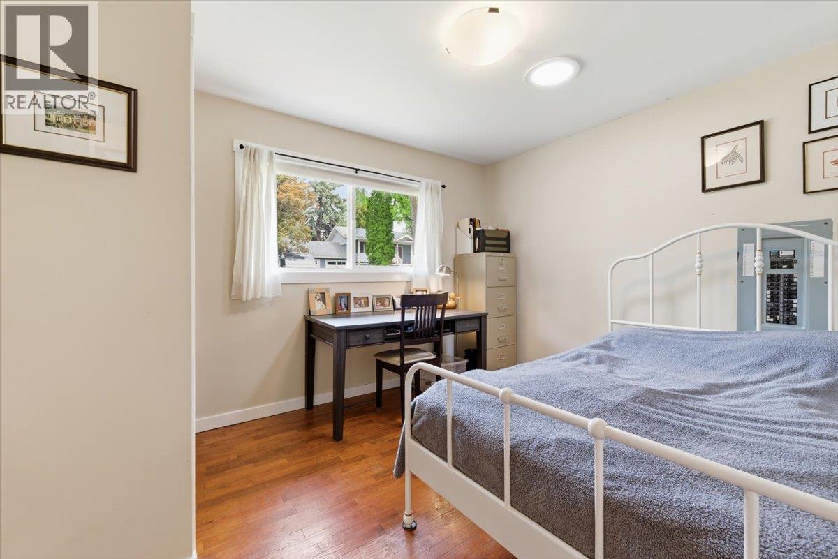 3002 20th Street - 26