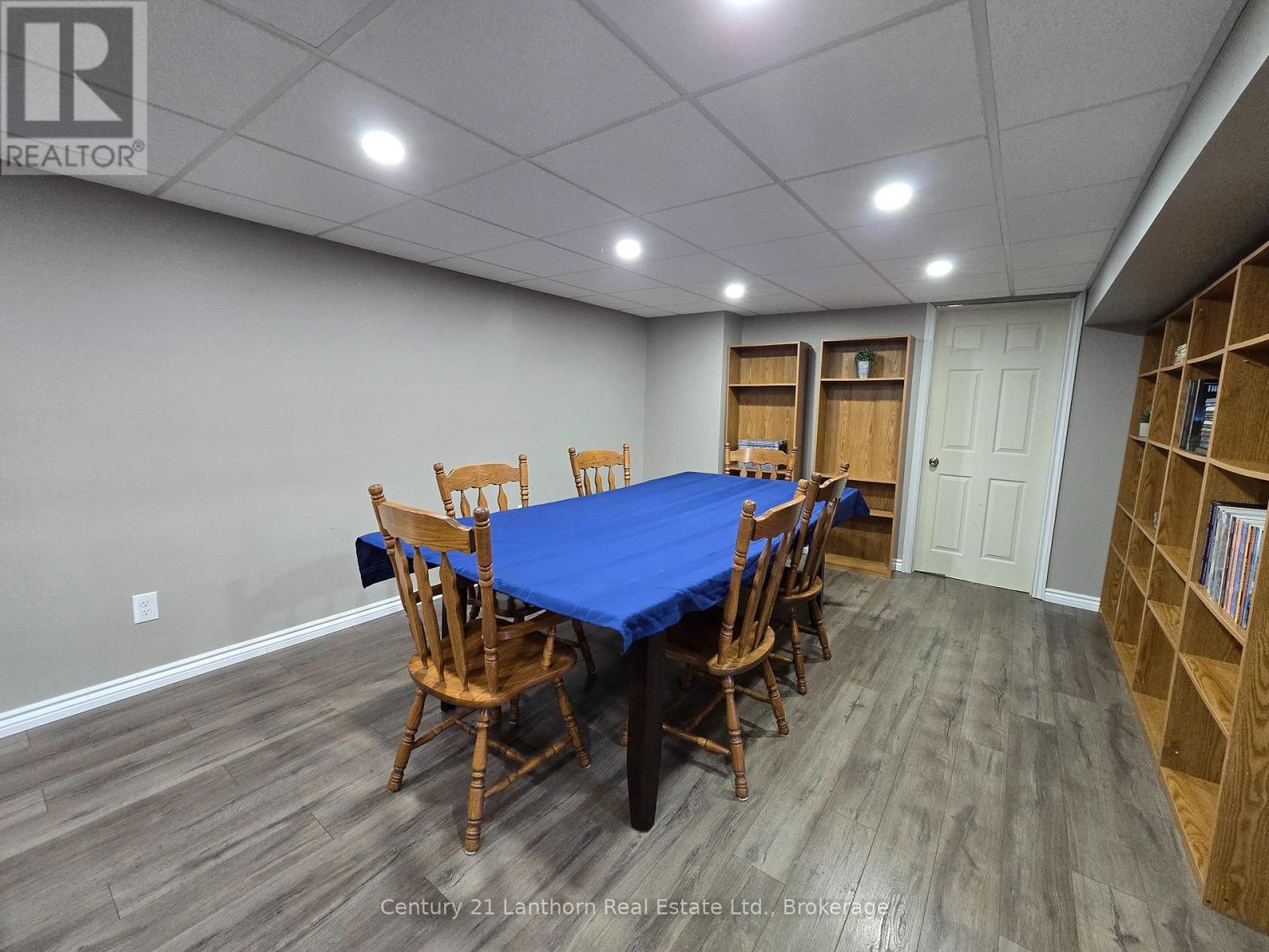 15 MELROSE CRESCENT - 38