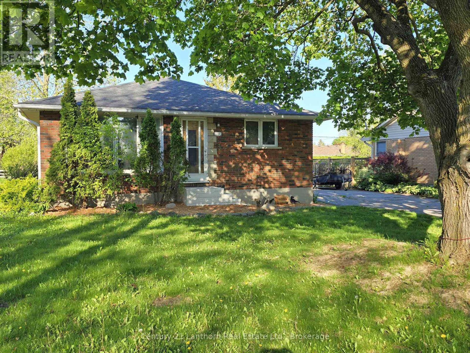 15 MELROSE CRESCENT - 4