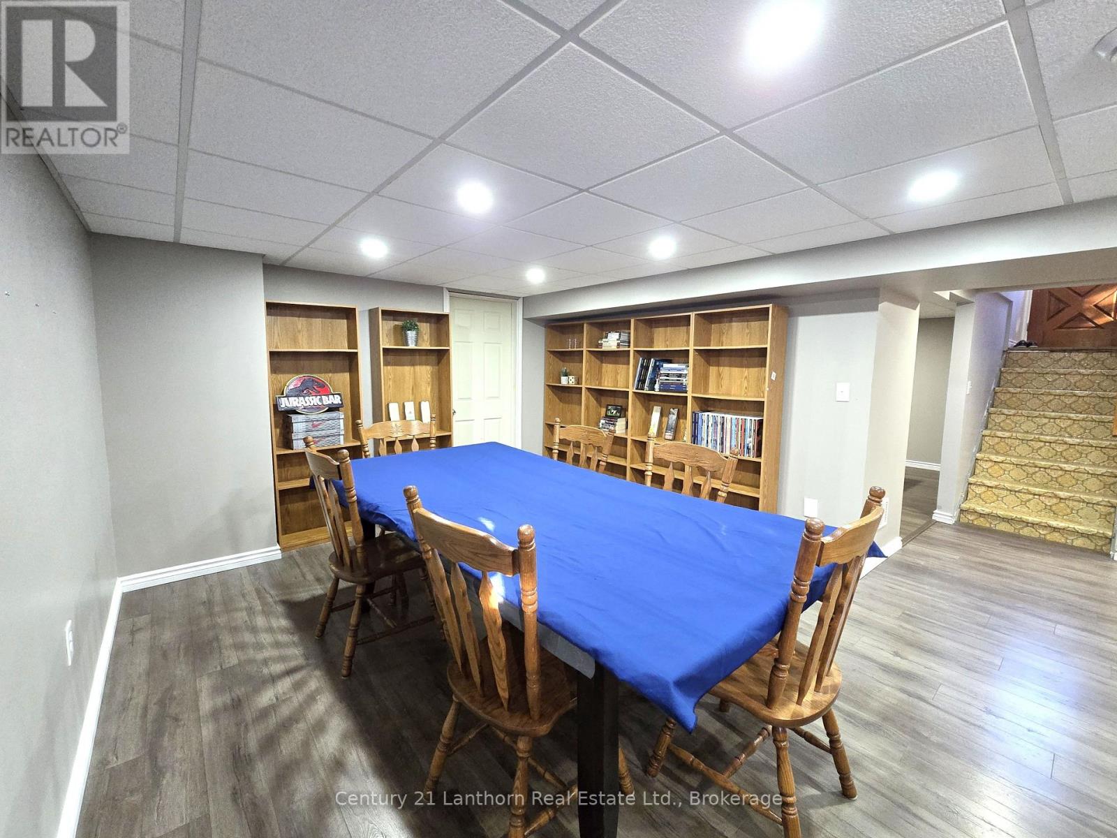 15 MELROSE CRESCENT - 37