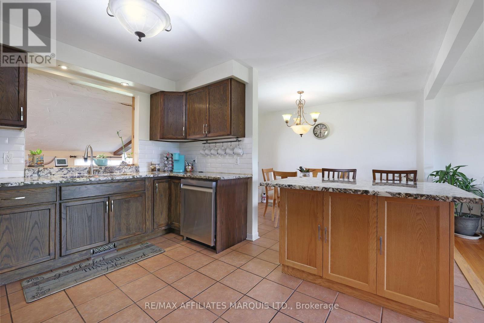 428 BELLEVUE CRESCENT - 10