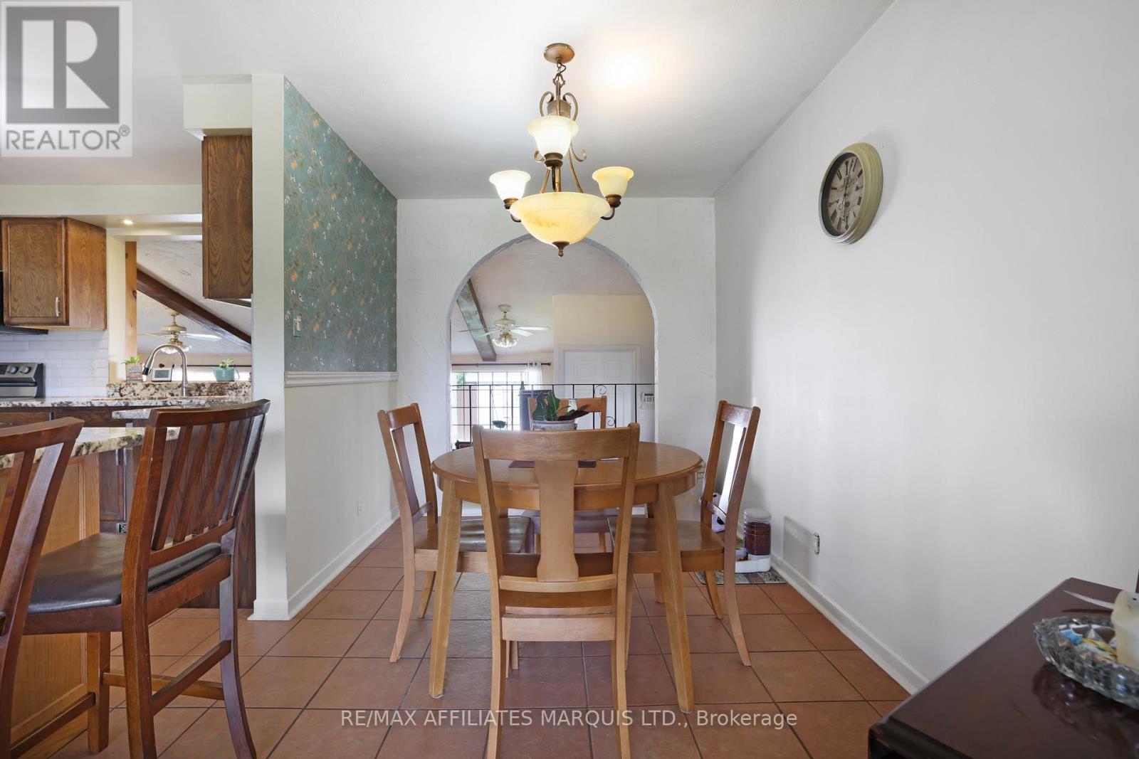428 BELLEVUE CRESCENT - 12