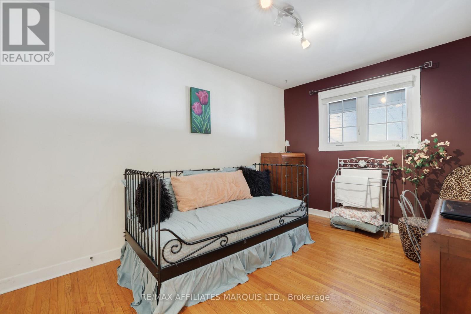 428 BELLEVUE CRESCENT - 19