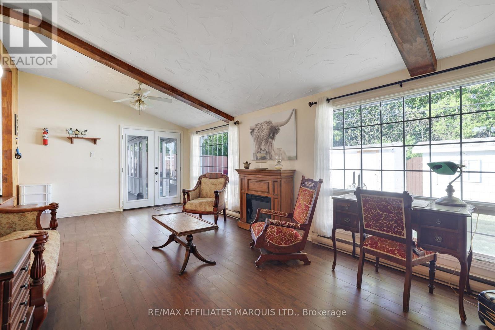 428 BELLEVUE CRESCENT - 21