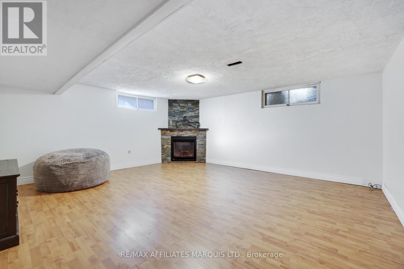 428 BELLEVUE CRESCENT - 23