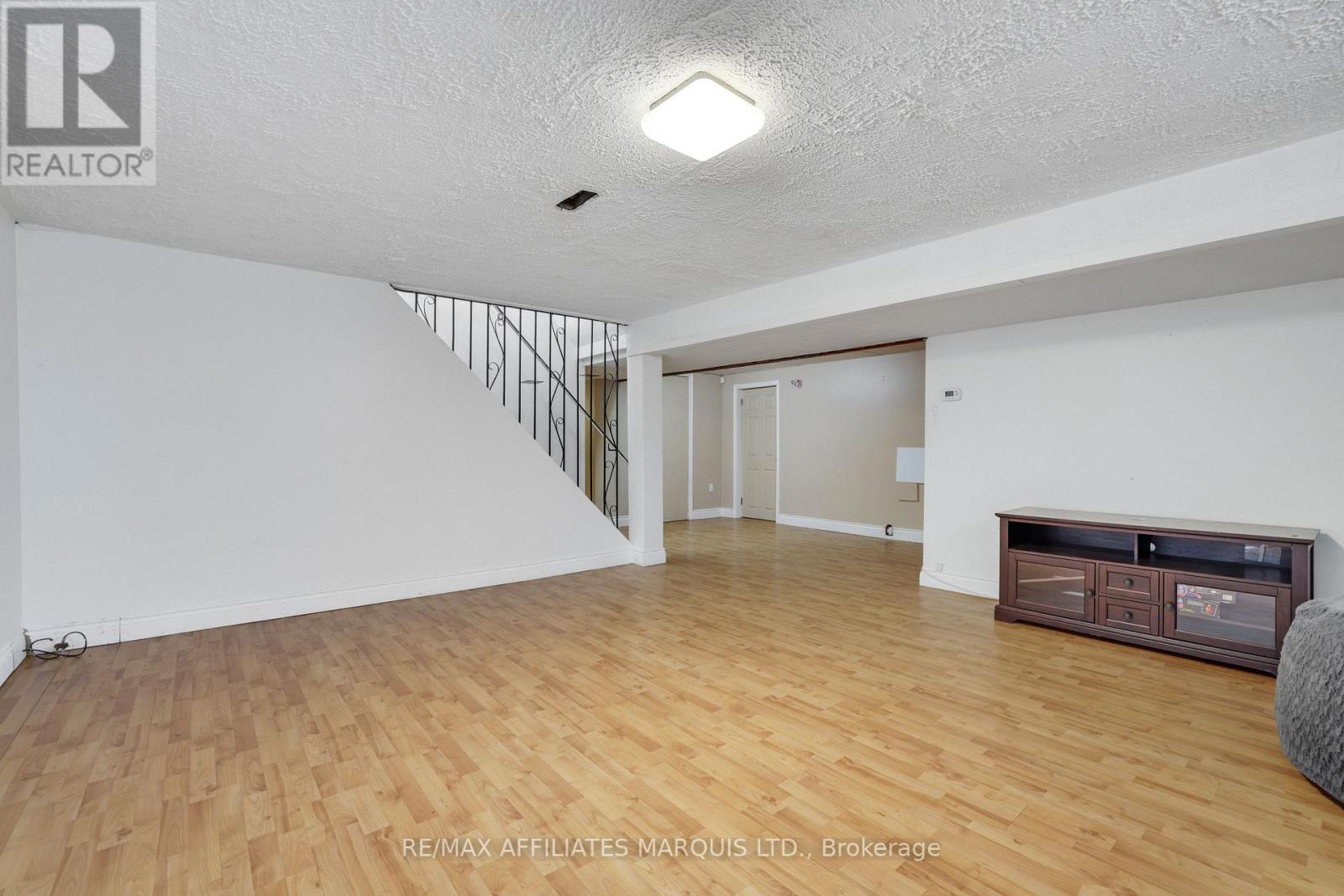 428 BELLEVUE CRESCENT - 25