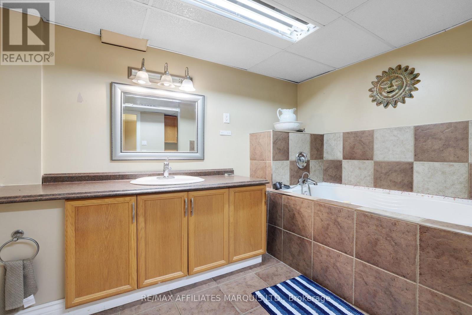 428 BELLEVUE CRESCENT - 27