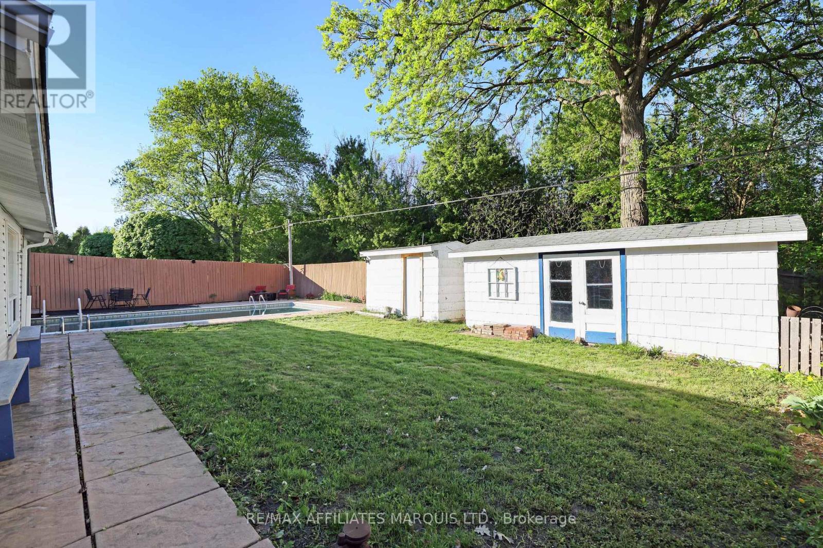 428 BELLEVUE CRESCENT - 29