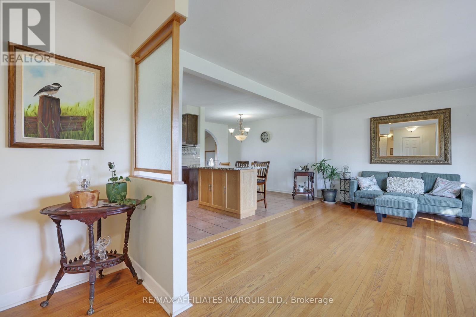 428 BELLEVUE CRESCENT - 3
