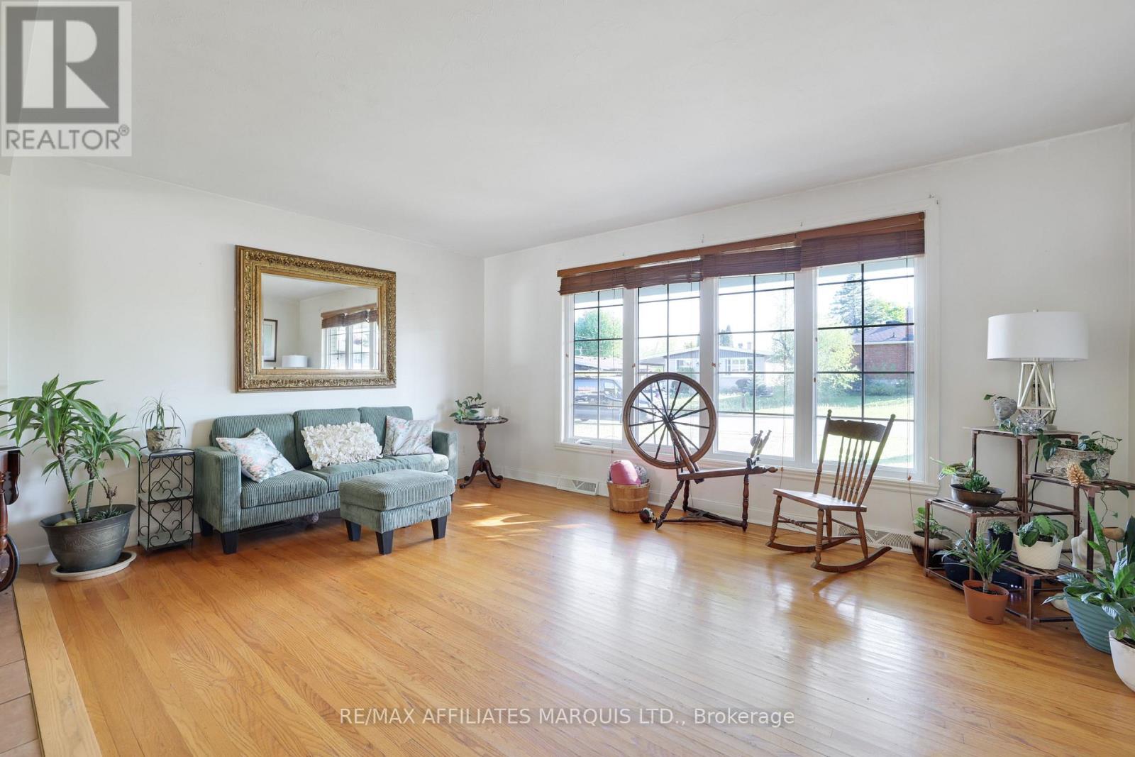 428 BELLEVUE CRESCENT - 5