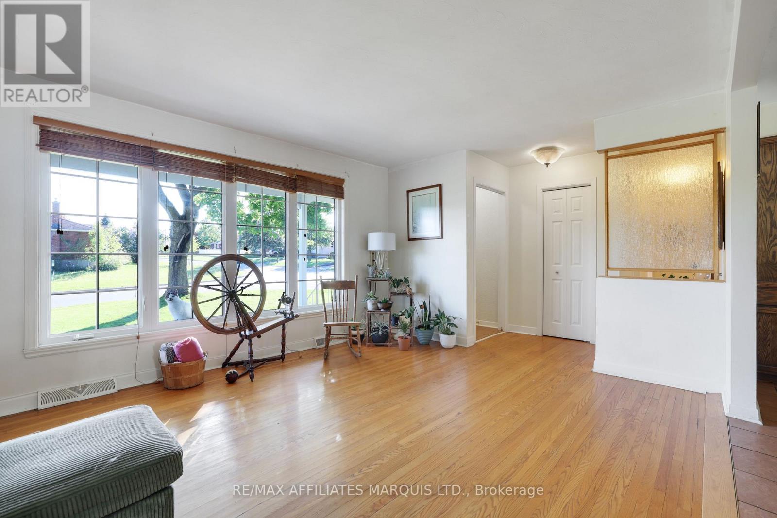 428 BELLEVUE CRESCENT - 6