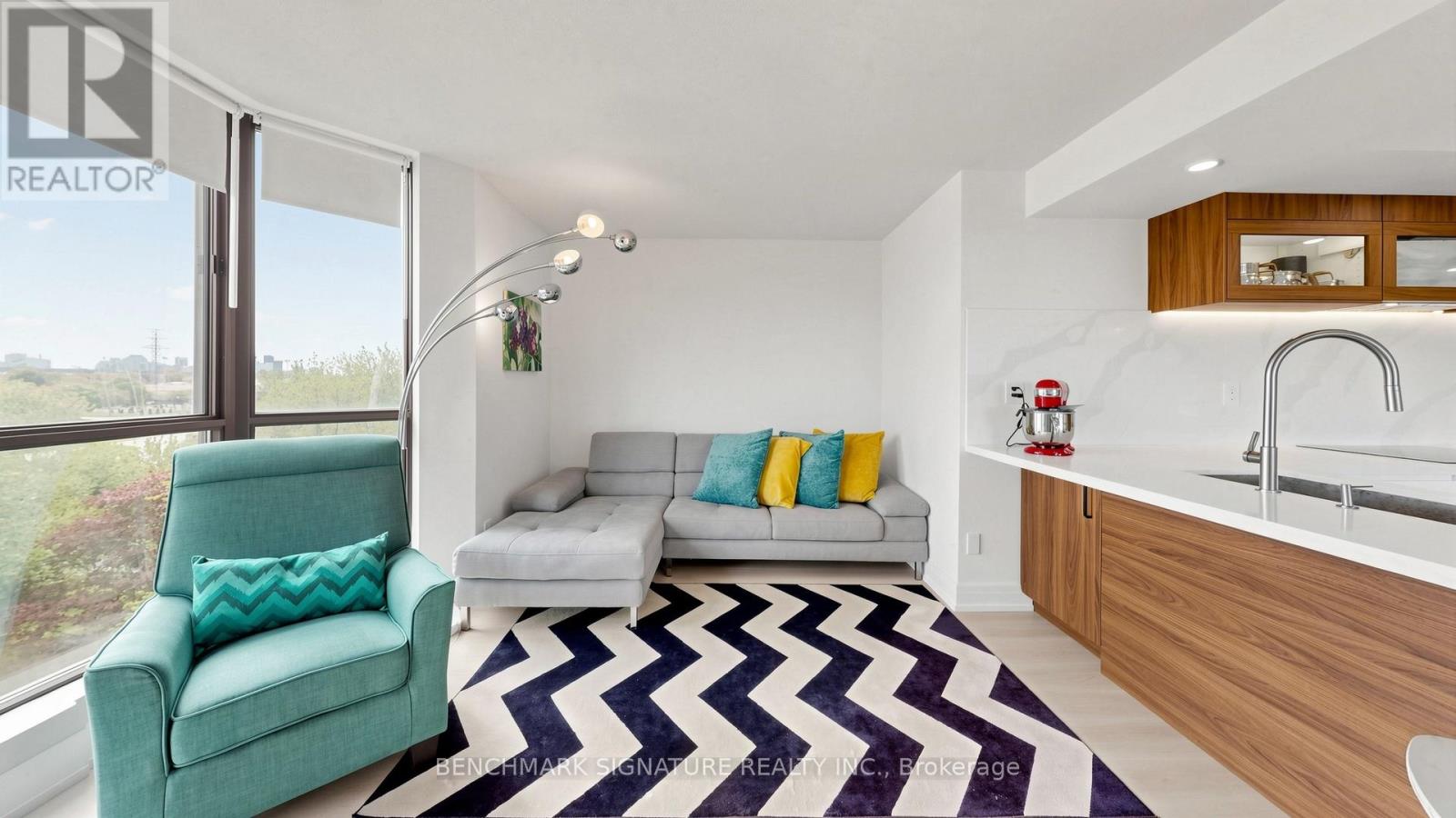 #706 131 TORRESDALE AVENUE - 23