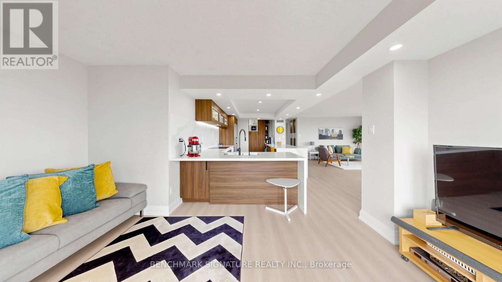 #706 131 TORRESDALE AVENUE - 25