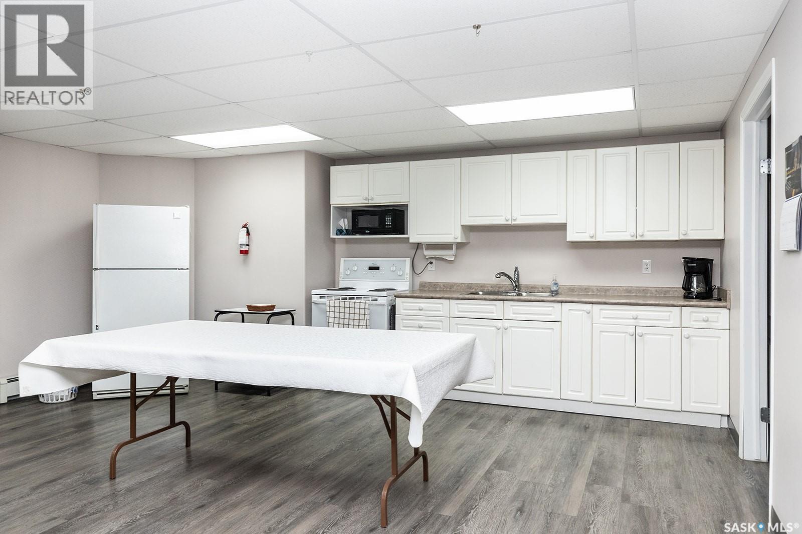 #104 230 Heath AVENUE - 32