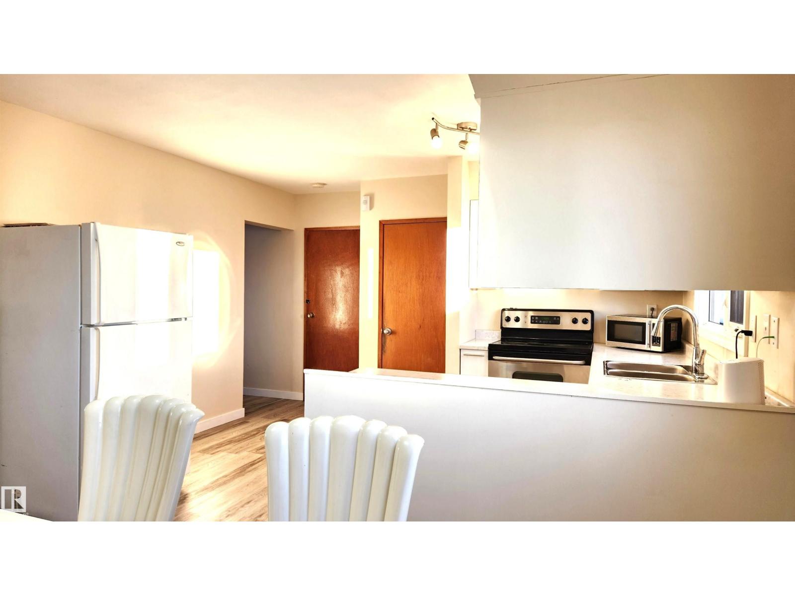 4709 106 ST NW - 13