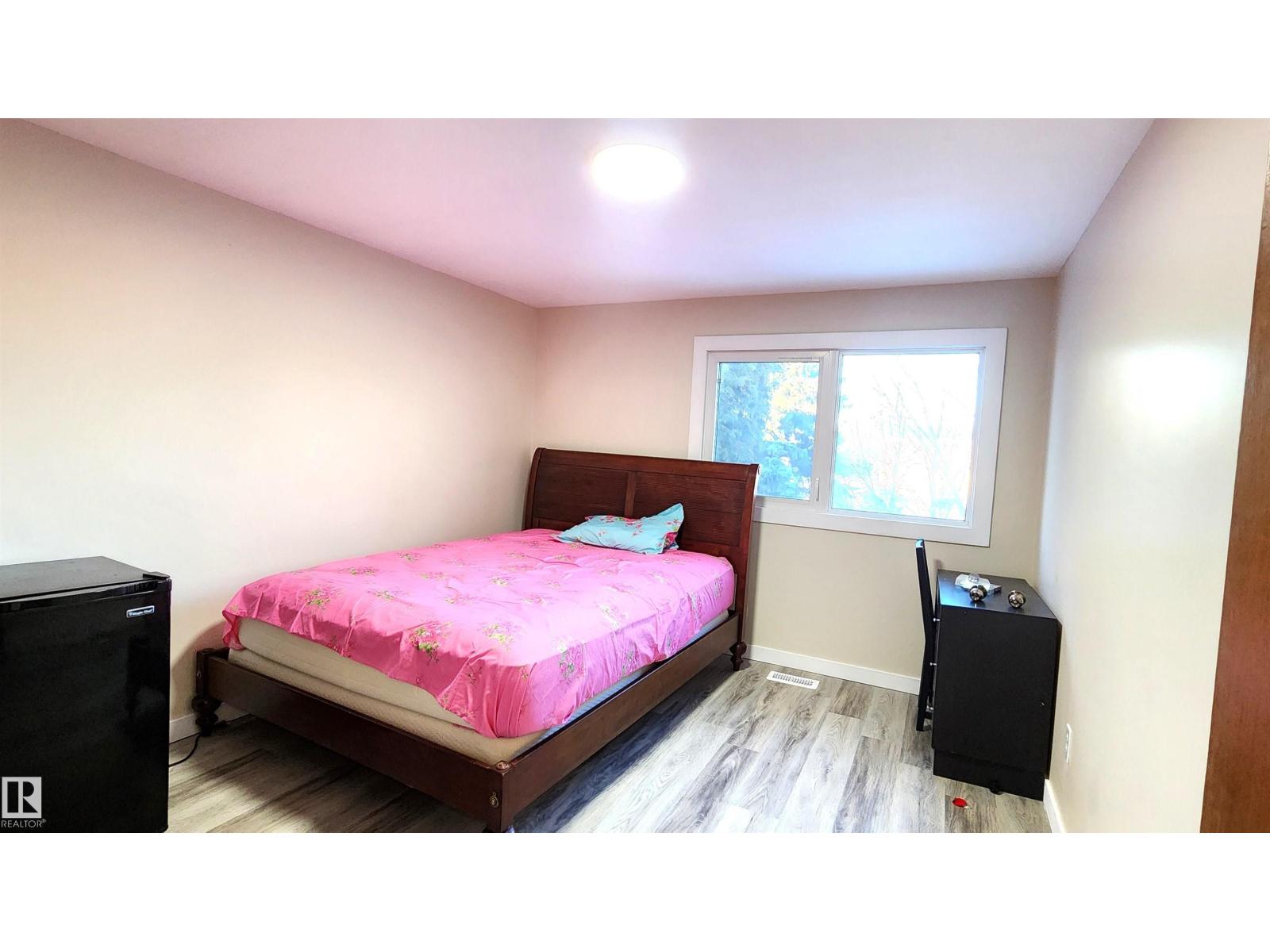 4709 106 ST NW - 31