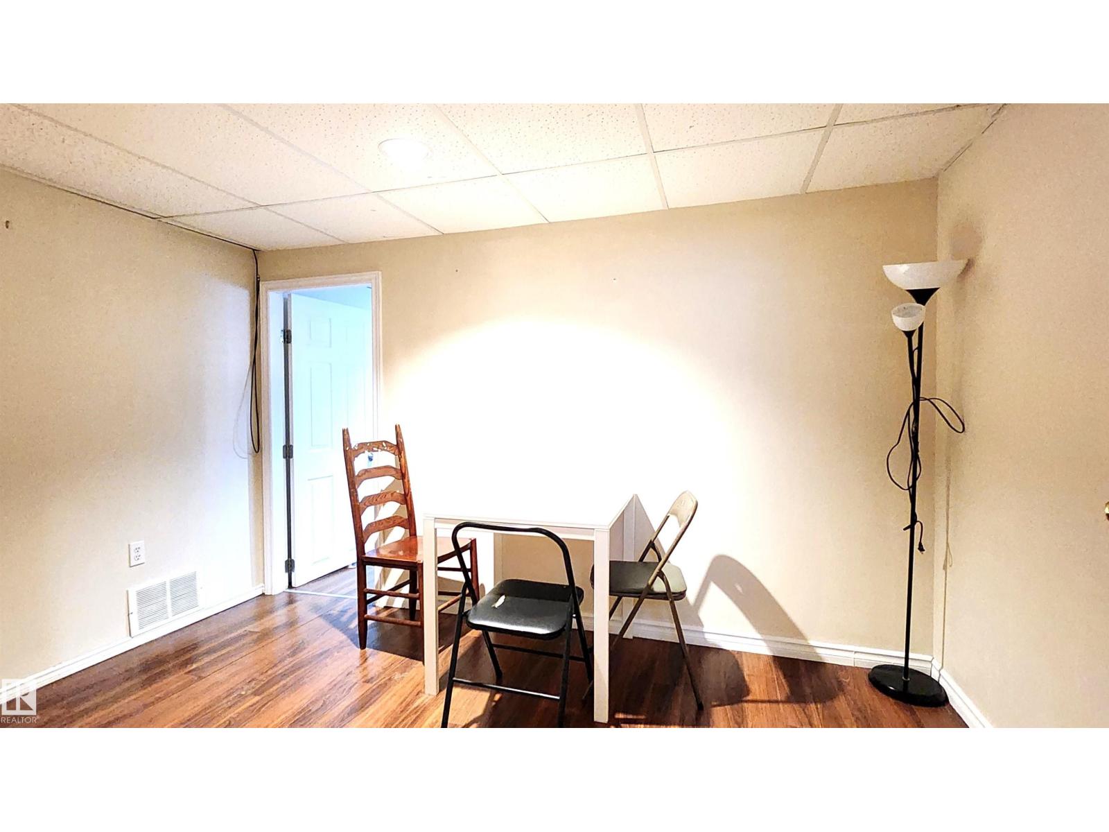 4709 106 ST NW - 41