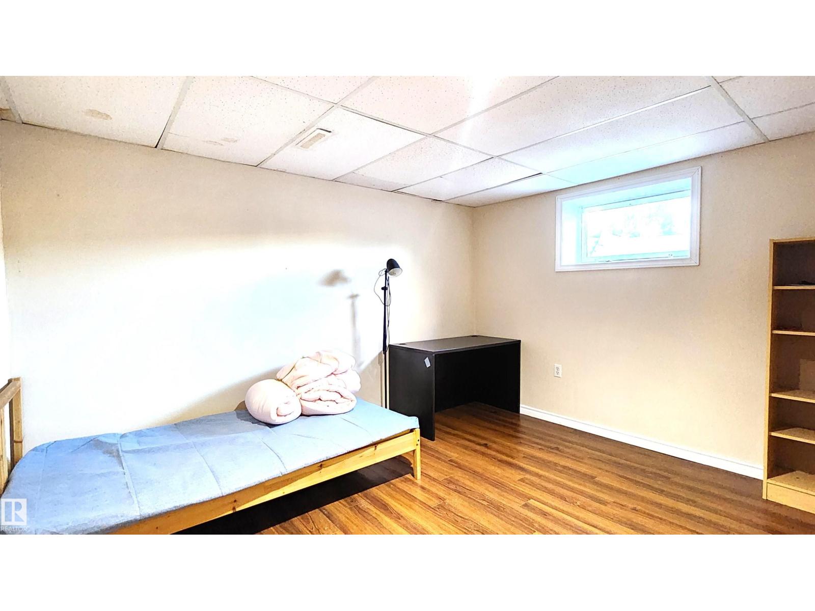4709 106 ST NW - 44