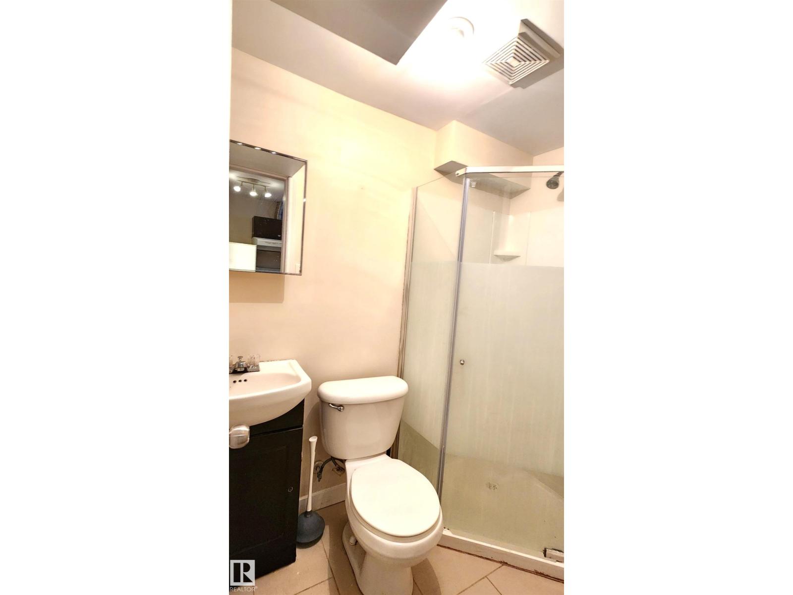 4709 106 ST NW - 47