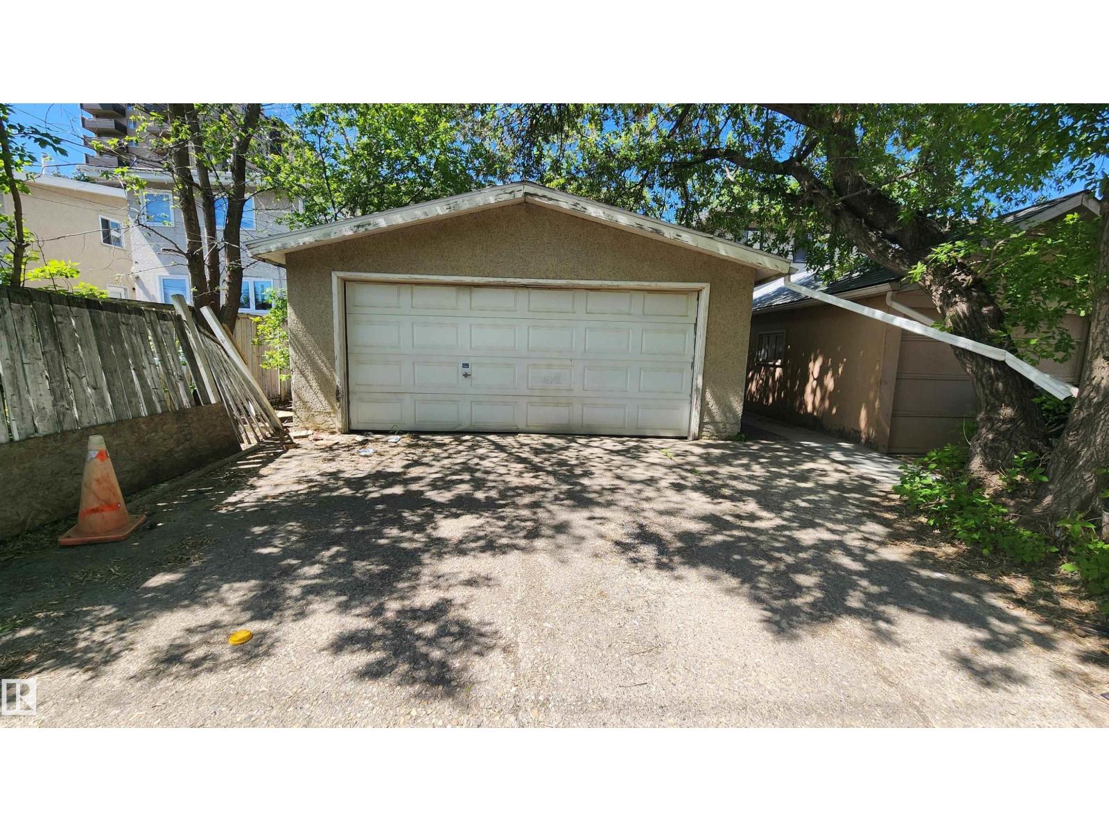 4709 106 ST NW - 53