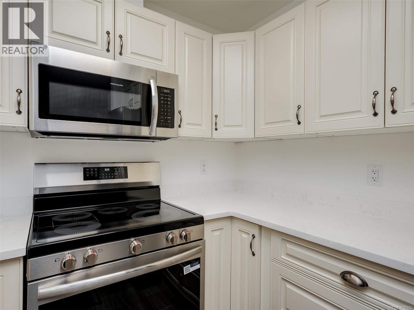 #104 689 Bay St - 7