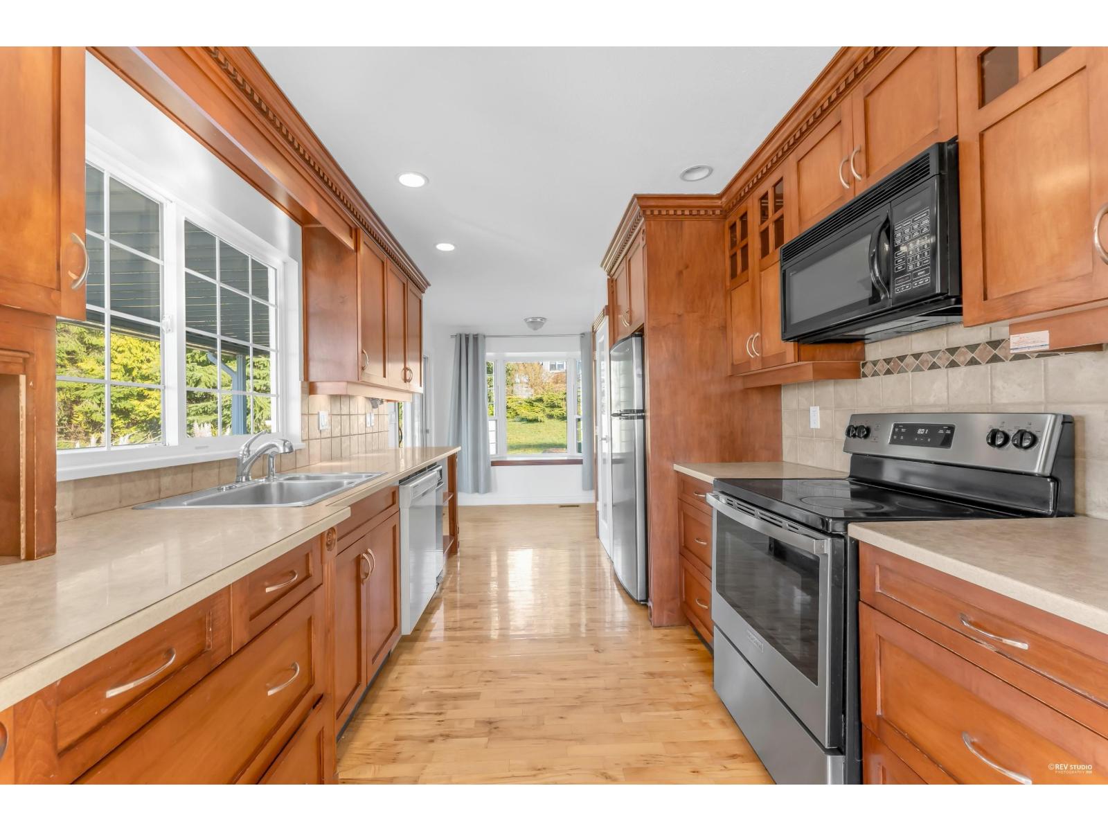 4 Bed, 4 Bath House for Sale in Delta – 8063 WILTSHIRE BOULEVARD, Delta – MLS# R3127373 - Image 4