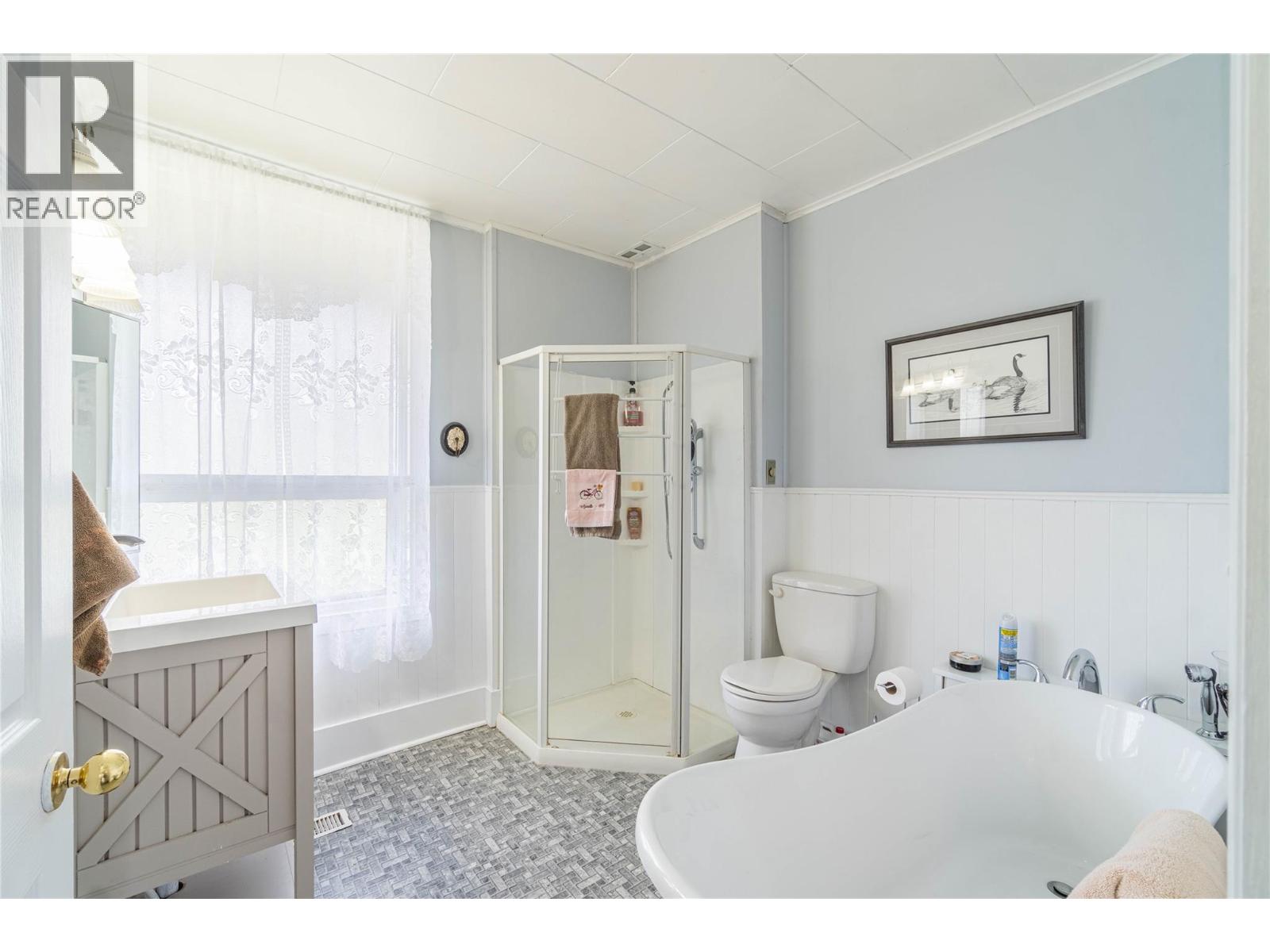 1566 Barnhartvale Road - 19