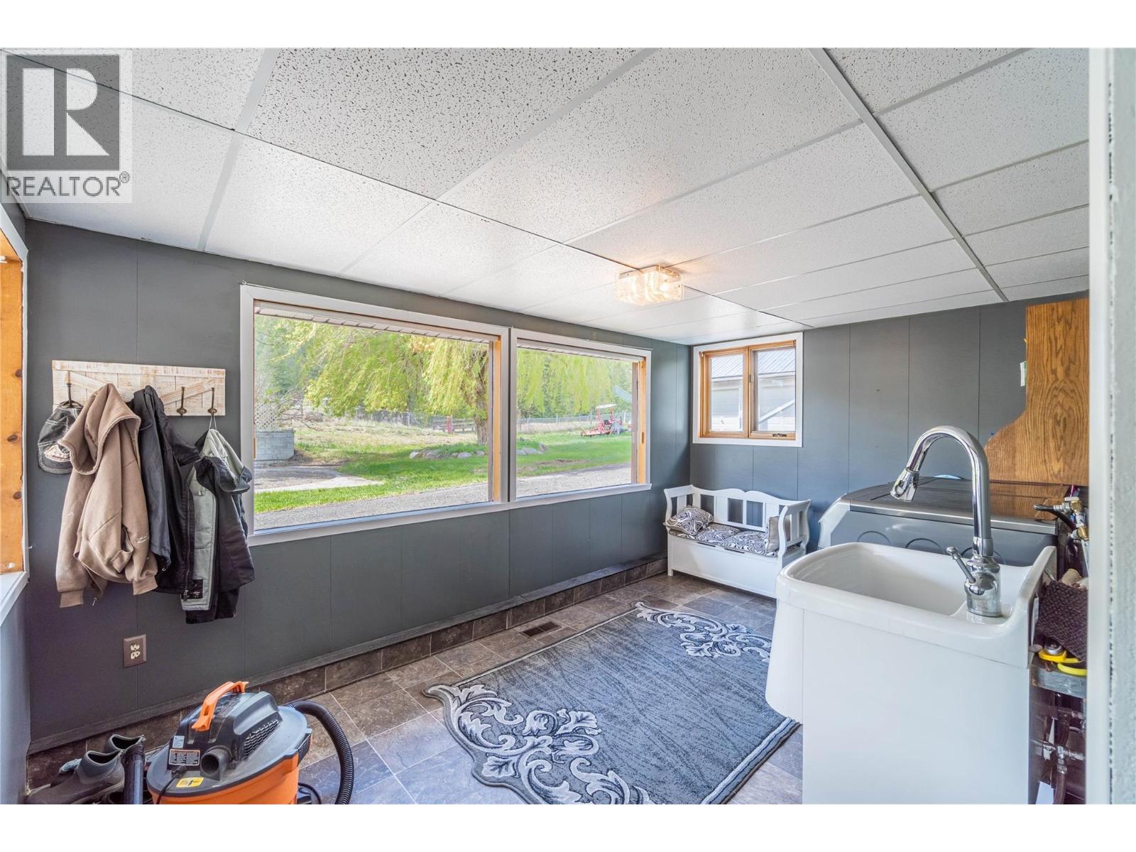 1566 Barnhartvale Road - 28