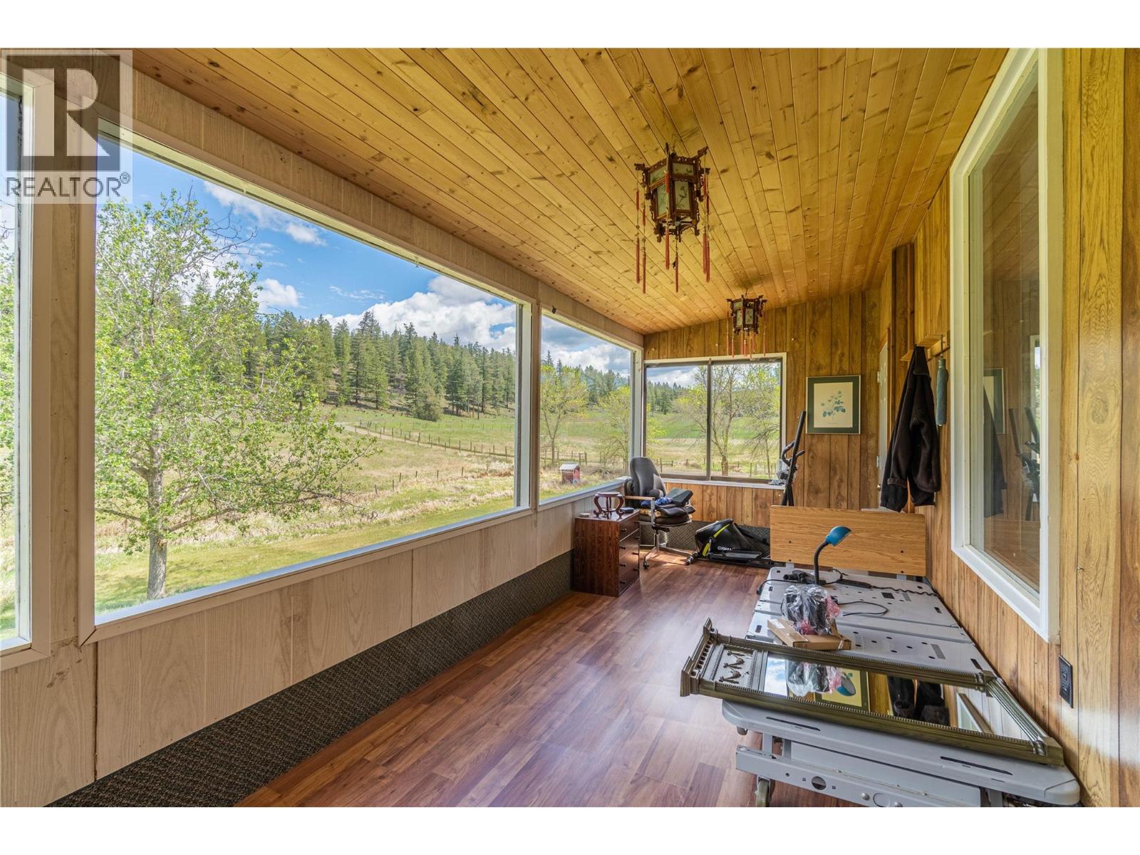 1566 Barnhartvale Road - 15