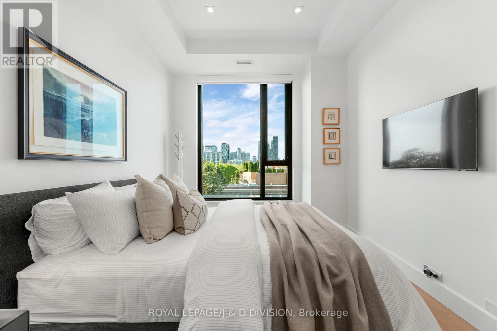 #710 1 STRATHGOWAN AVENUE - 13